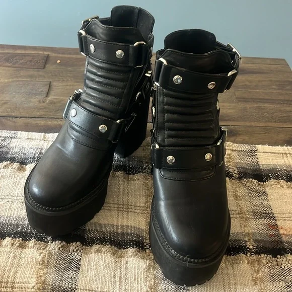 Killstar Electra Platform Cut Out Boots - Picture 5 of 16